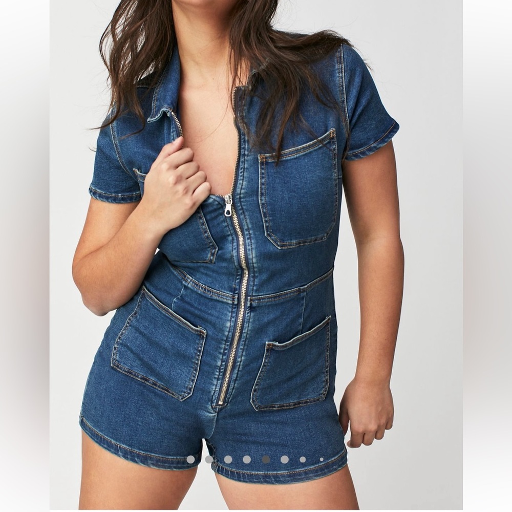 FREE PEOPLE CRVY Lennox Shortsuit denim zip up romper. (Runs small)